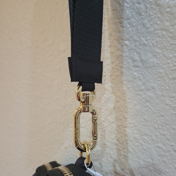 Lululemon Heart Wristlet In Black And Gold- NWT - Picture 6 of 14